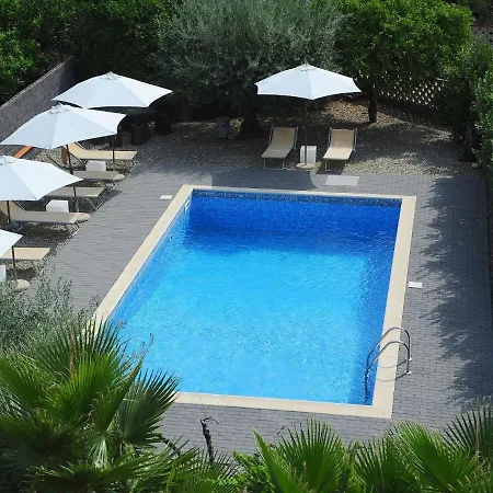 With Air Conditioning And Salt Pool Apartment