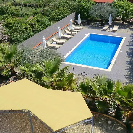 With Air Conditioning And Salt Pool Apartment