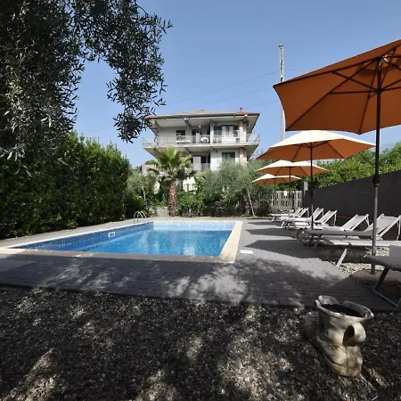 Apartment With Air Conditioning And Salt Pool *