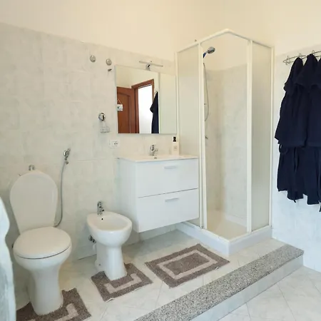 Apartment With Air Conditioning And Salt Pool *